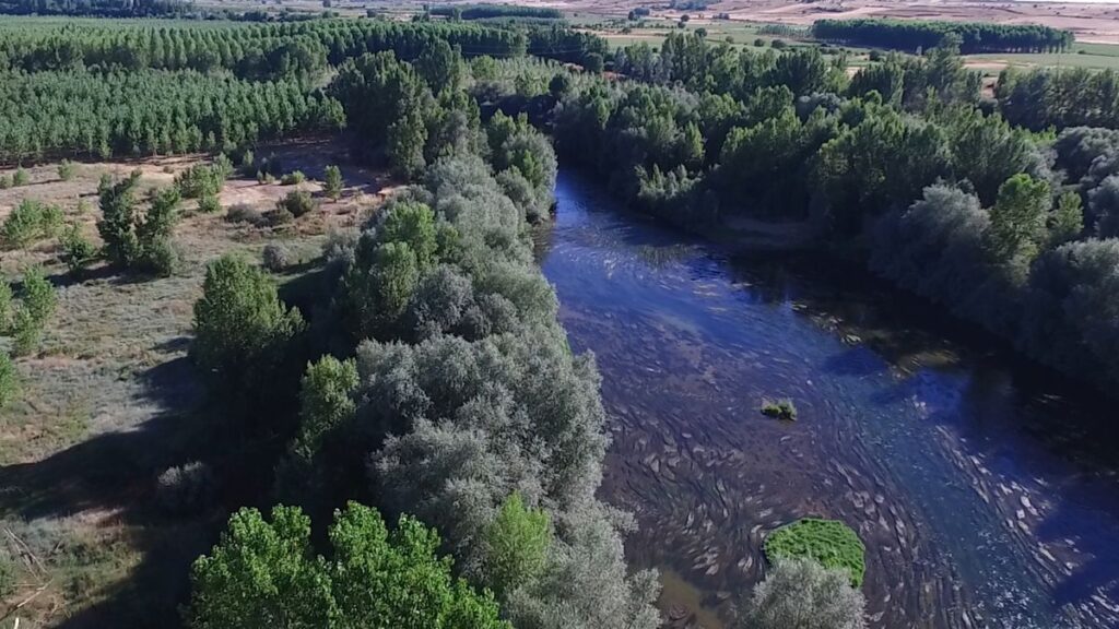 rio grabado con un dron